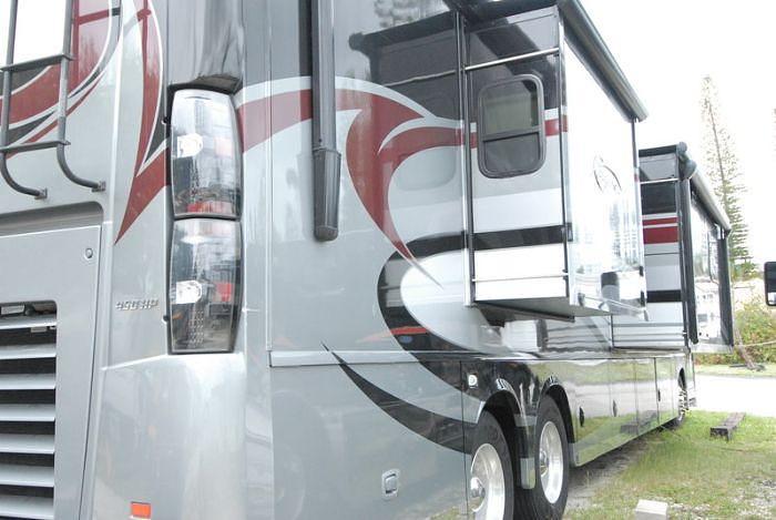 Used 2015 Winnebago Ellipse 42QD