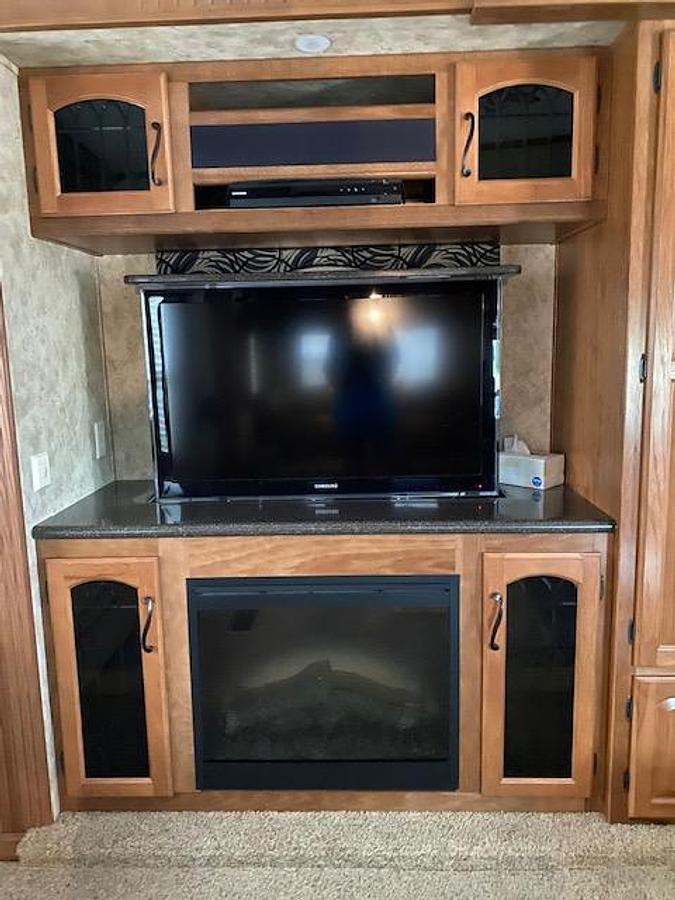 Used 2012 Keystone Montana Hickory Edition 33582RL Fifth Wheel