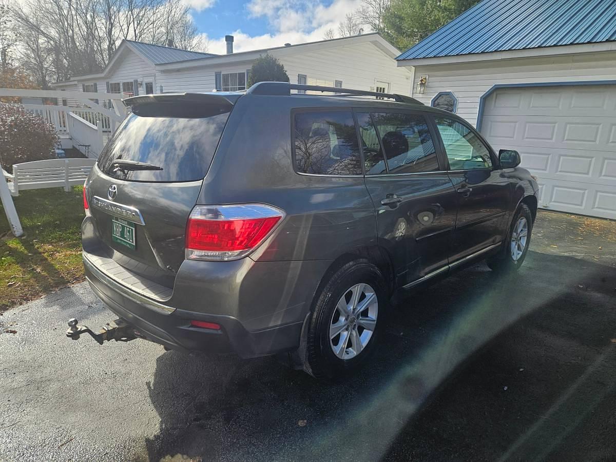 Used 2012 Toyota Highlander SE