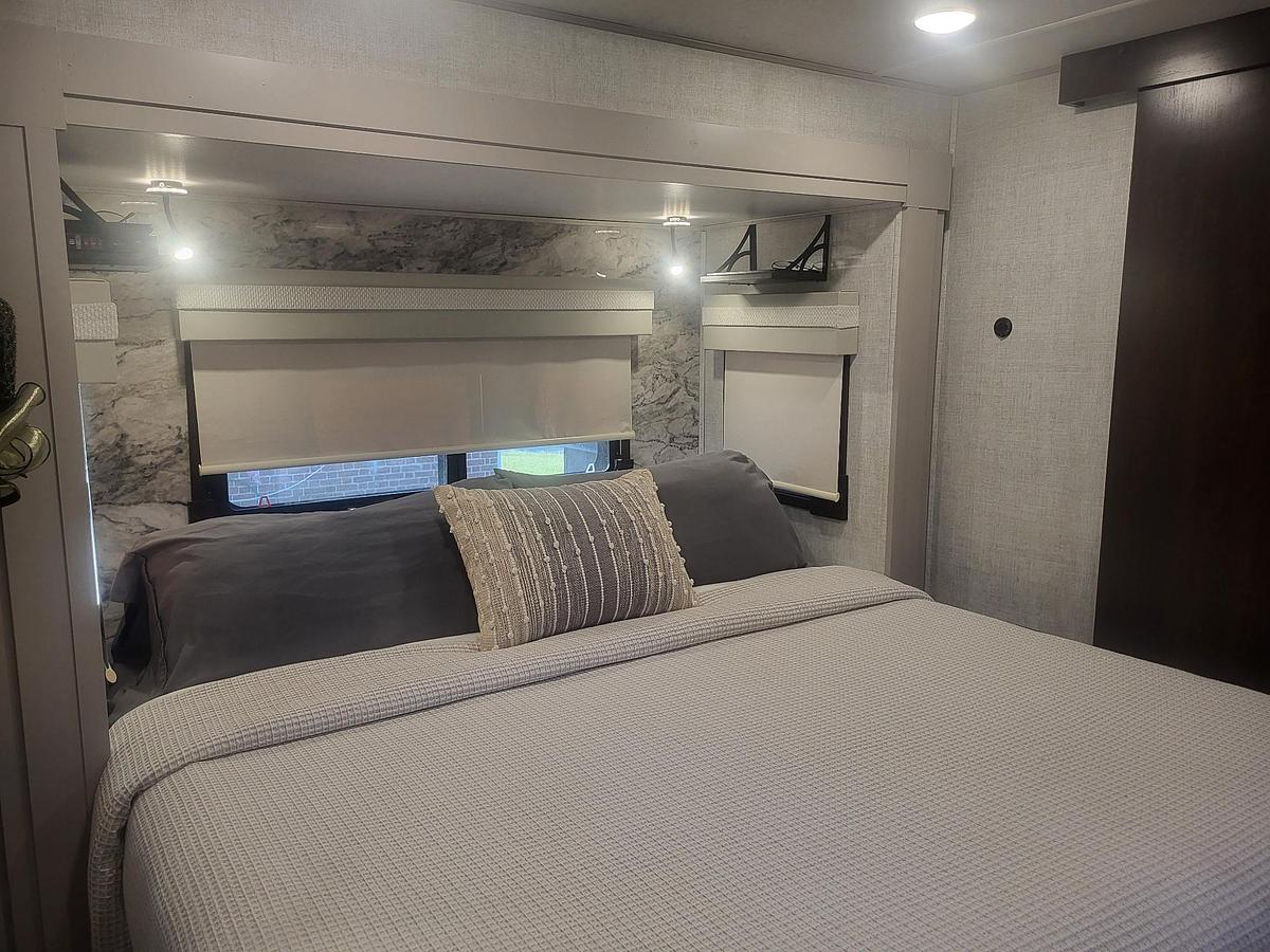 Used 2021 Forest River Palomino Columbus 1492 382FB