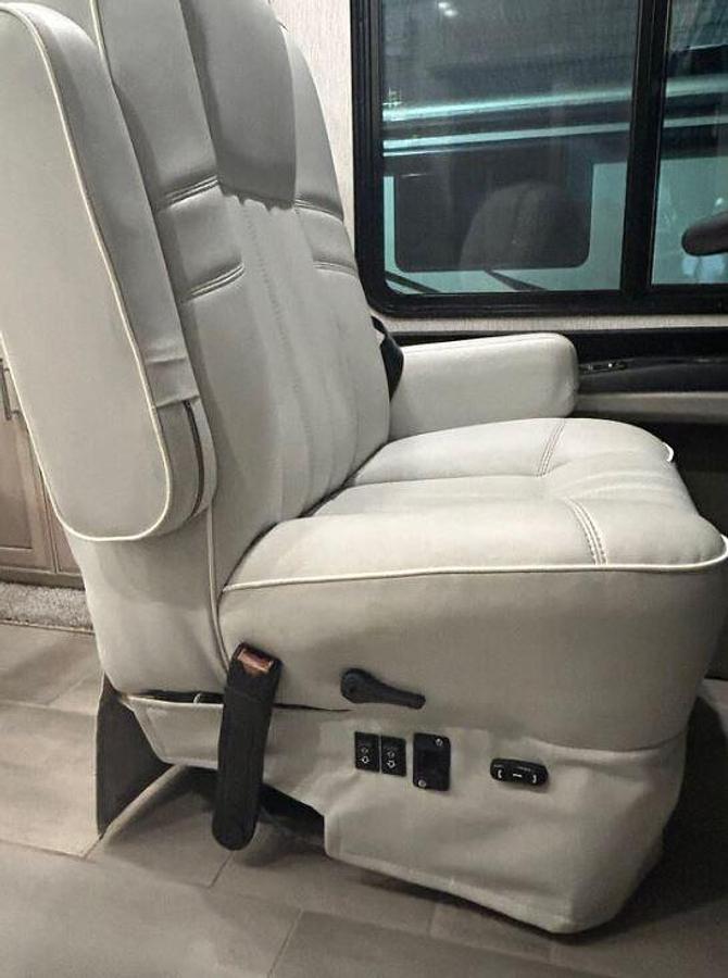 Used 2023 Newmar Ventana 3407