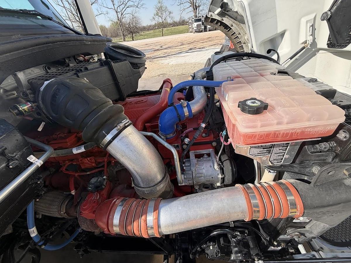 Used 2025 Peterbilt 567