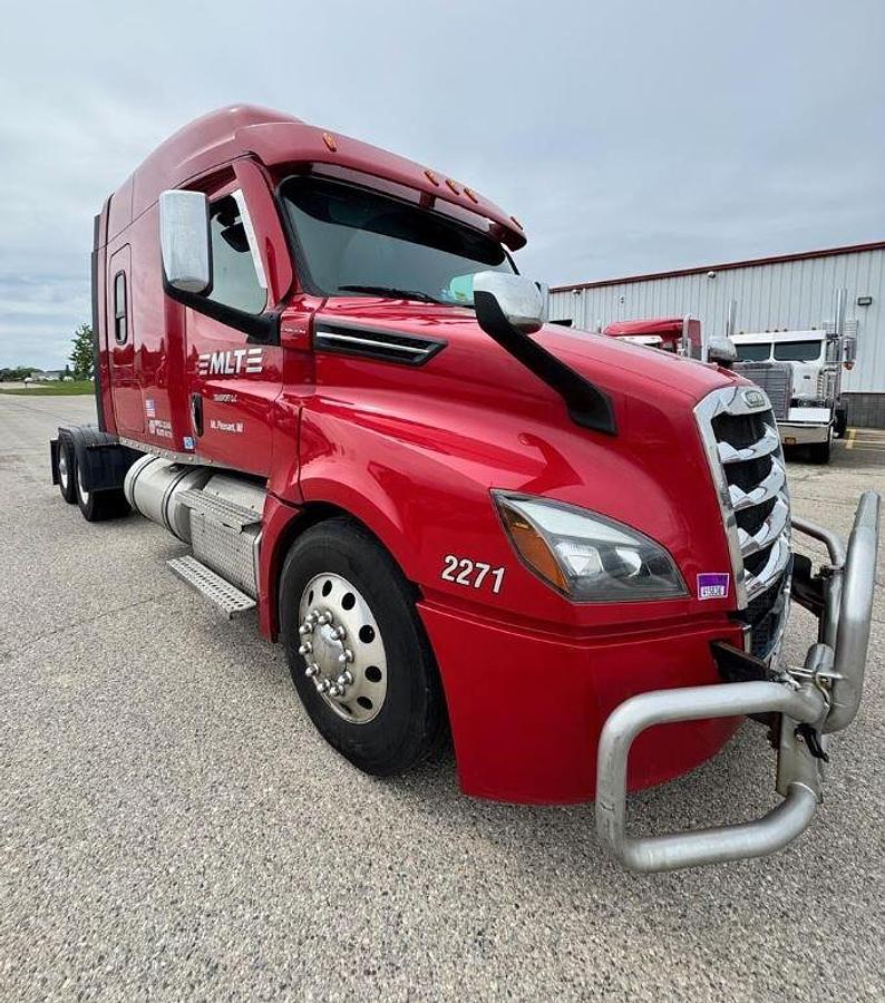 Used 2022 FREIGHTLINER CASCADIA 126