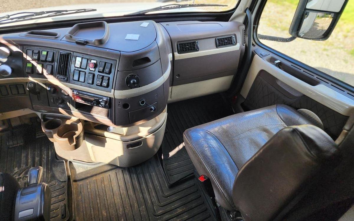 Used 2016 Volvo VNL64T860