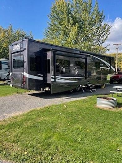 Used 2021 Luxe Gold 380GFB 5th Wheel