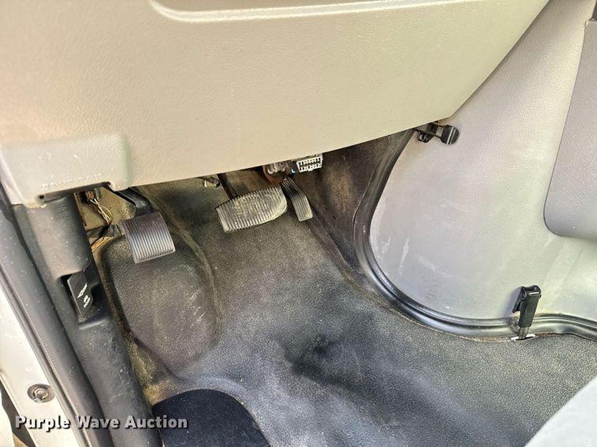 Used 2012 Ford E350 Super Duty Box Truck