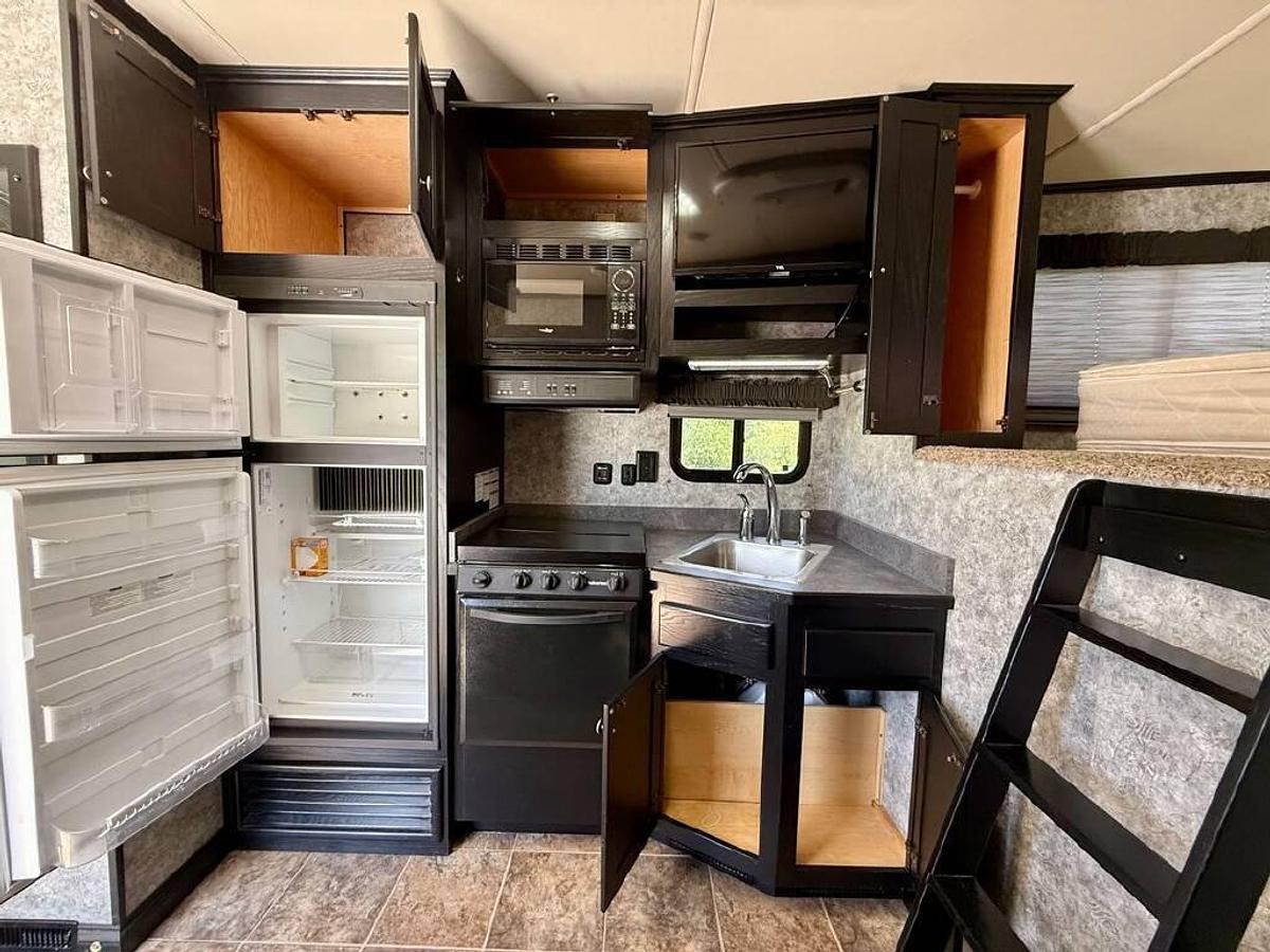 Used 2016 Atc Quest X Living Quarters Trailer