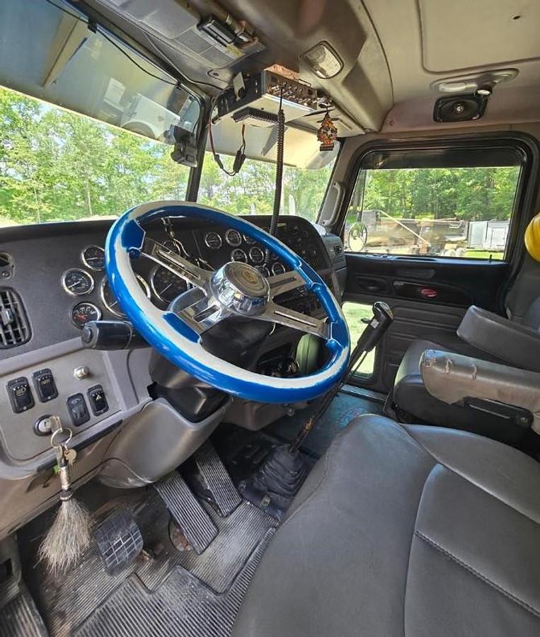 Used 2012 PETERBILT 389