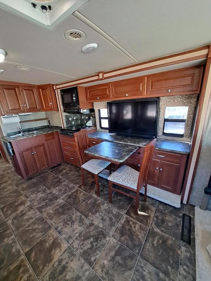 Used 2013 Itasca Sunstar 30T Class A Motorhome