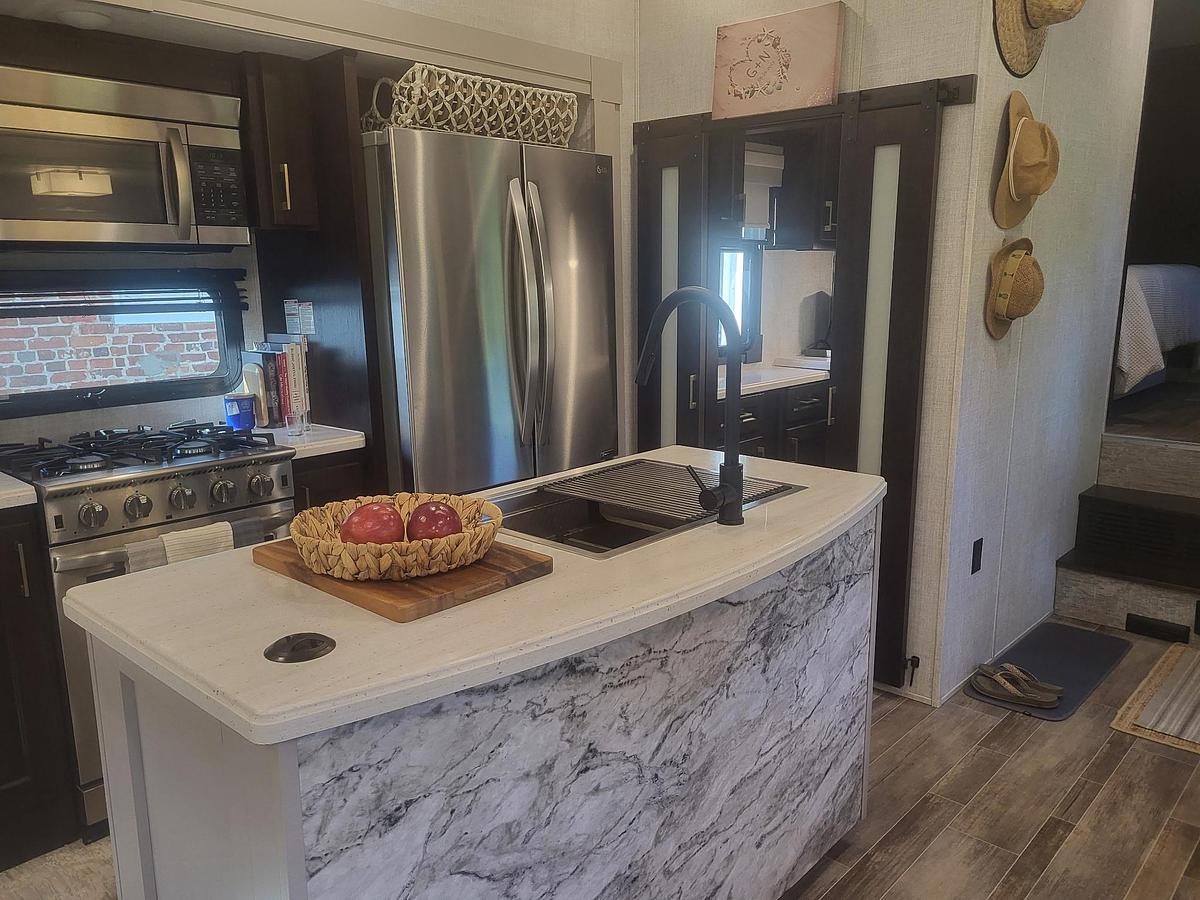 Used 2021 Forest River Palomino Columbus 1492 382FB