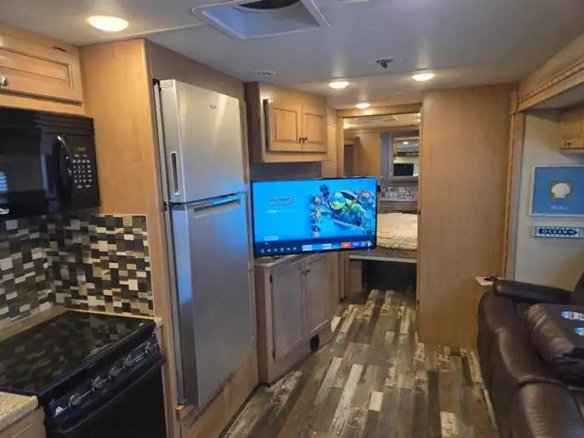 Used 2018 Thor Motor Coach Windsport 35M