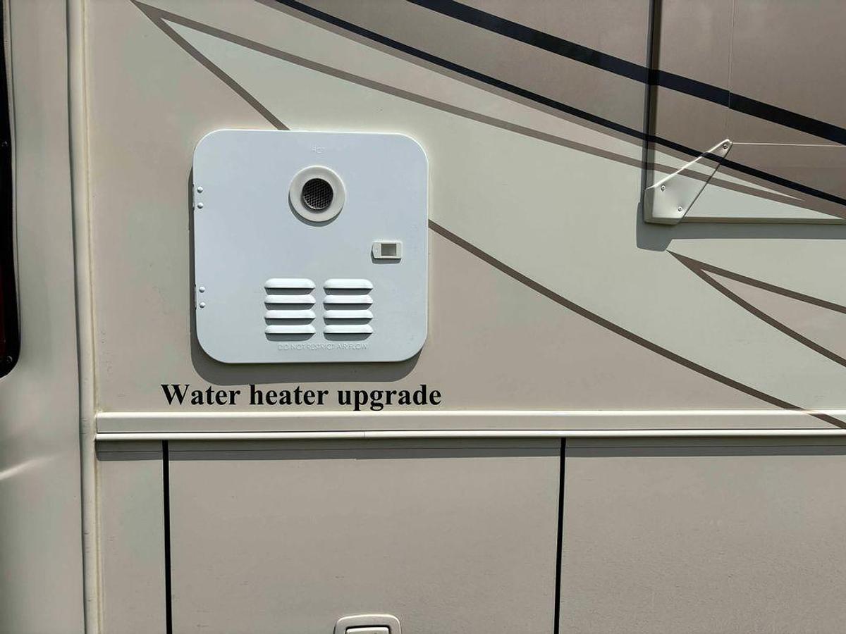 Used 2014 Forest River Berkshire 400QL 41' Class A Motorhome