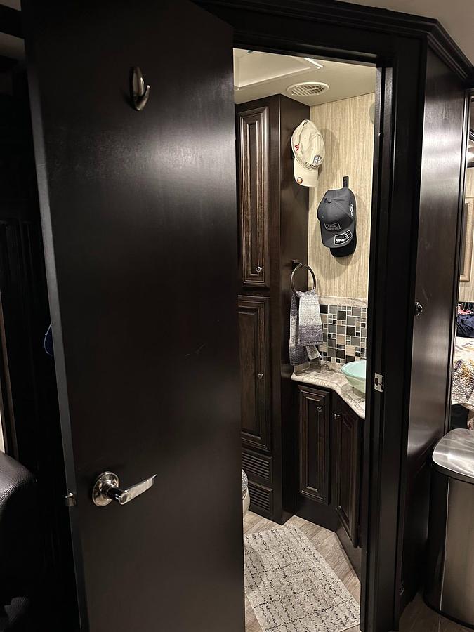 Used 2017 Newmar Dutch Star 4002