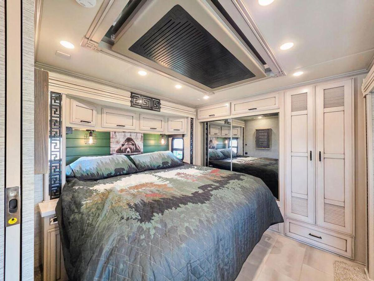 Used 2021 Newmar Super Star 4061