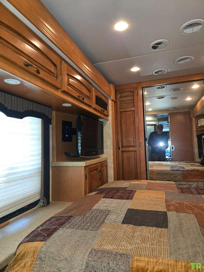 Used 2010 Newmar Dutch Star 4010 | 40' Class A Diesel Pusher | 4 Slides | Sleeps 6 | 77,000 Miles