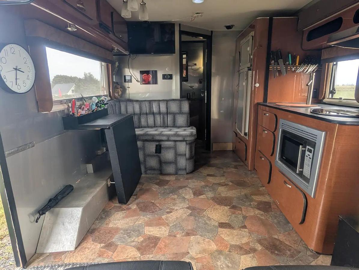 Used 2010 Earthbound 29' Luxury Travel Trailer