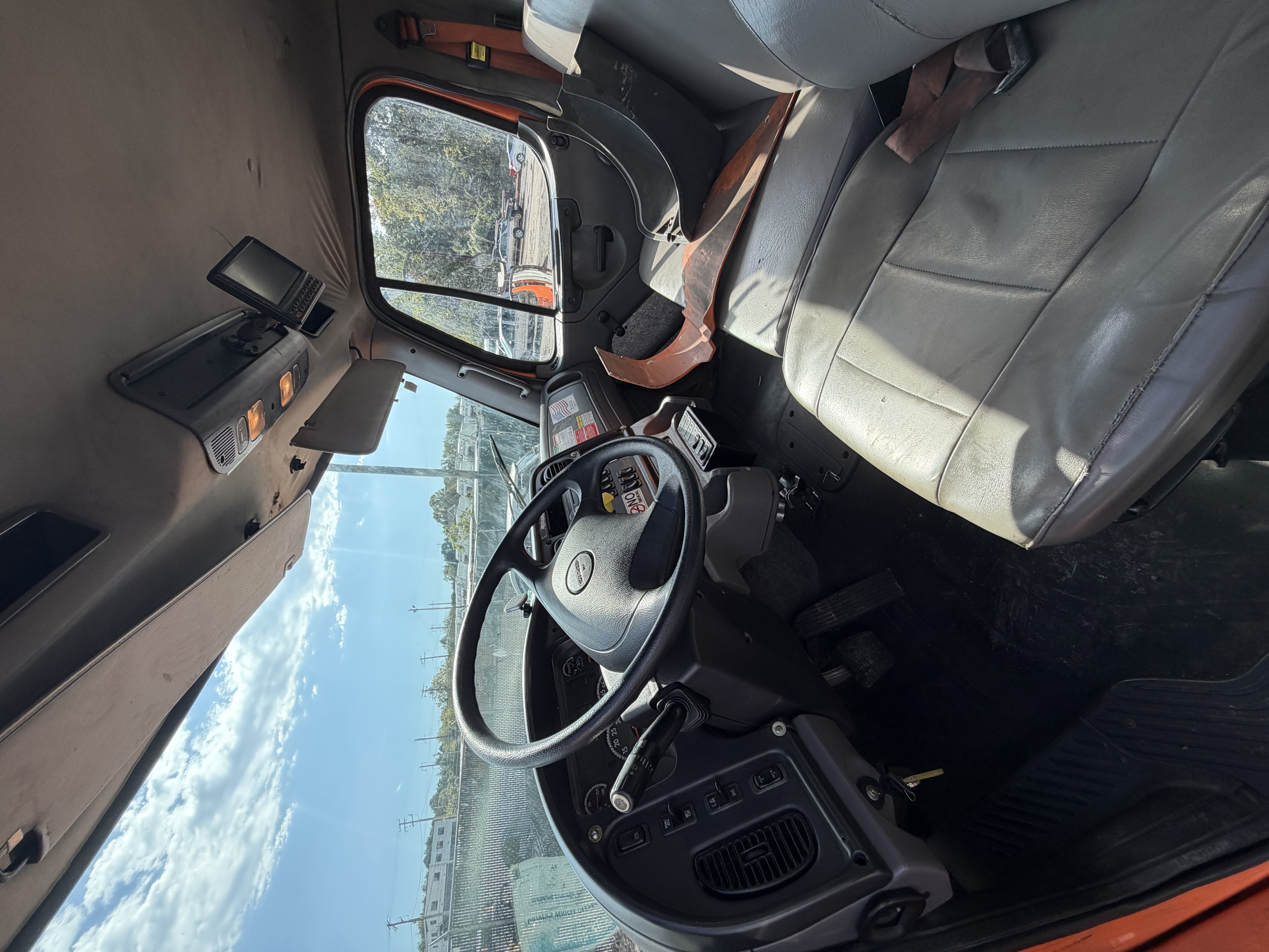 Used 2017 Freightliner 25 YD Heil