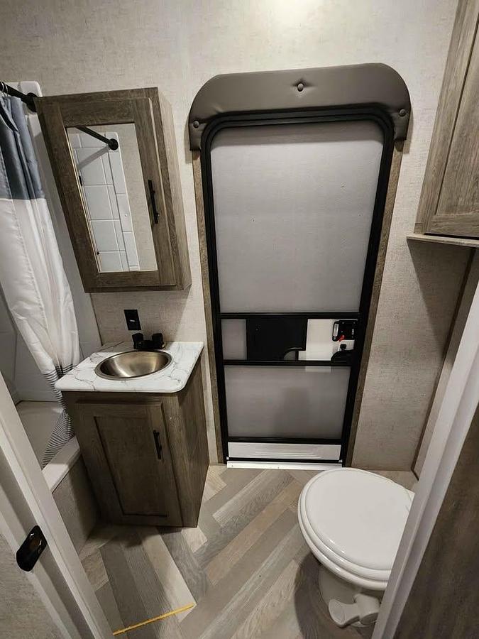 Used 2021 Forest River Wildwood Heritage Glen 356QB Fifth Wheel