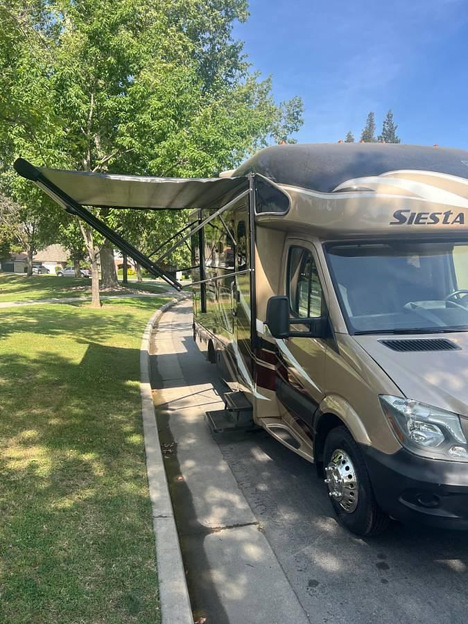 Used 2016 Thor Motor Coach Siesta Sprinter 24Sr Class C Motorhome