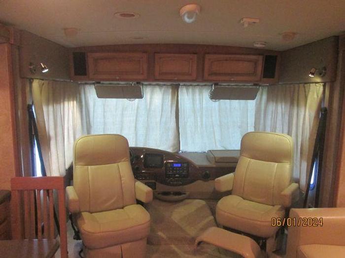 Used 2013 Winnebago Vista 30T