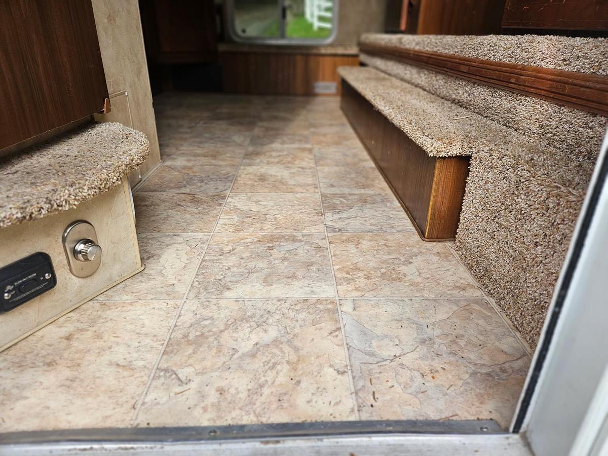 Used 2012 Arctic Fox 990 Camper