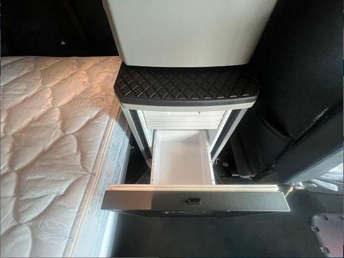 Used 2024 KENWORTH W990