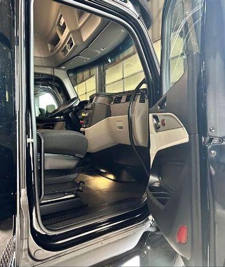 Used 2023 Peterbilt 579
