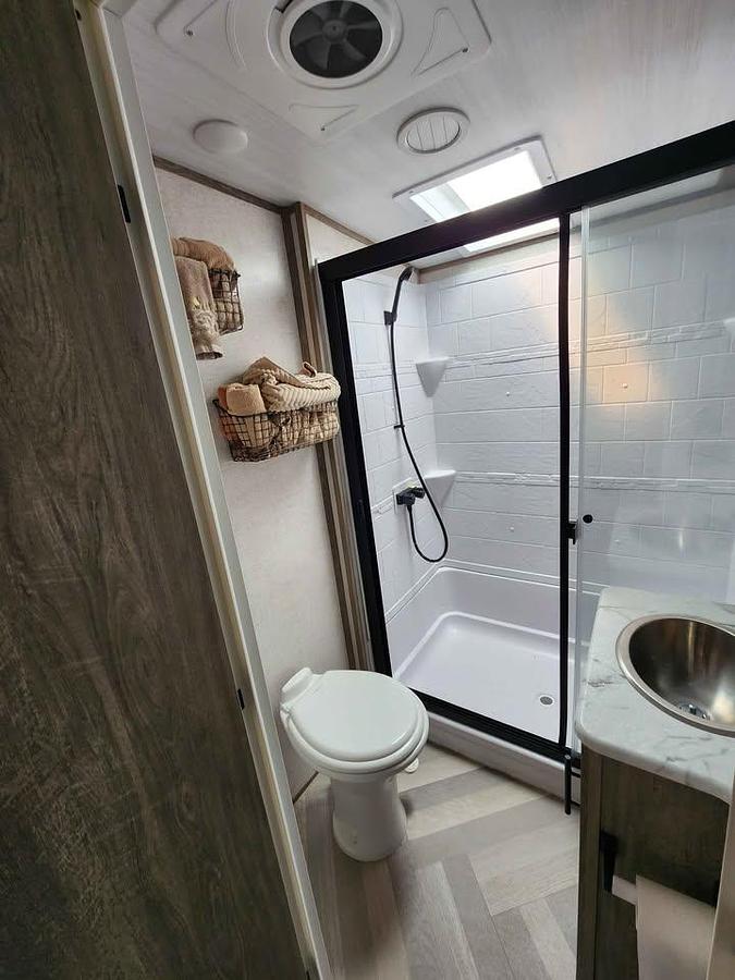 Used 2021 Forest River Wildwood Heritage Glen 356QB Fifth Wheel