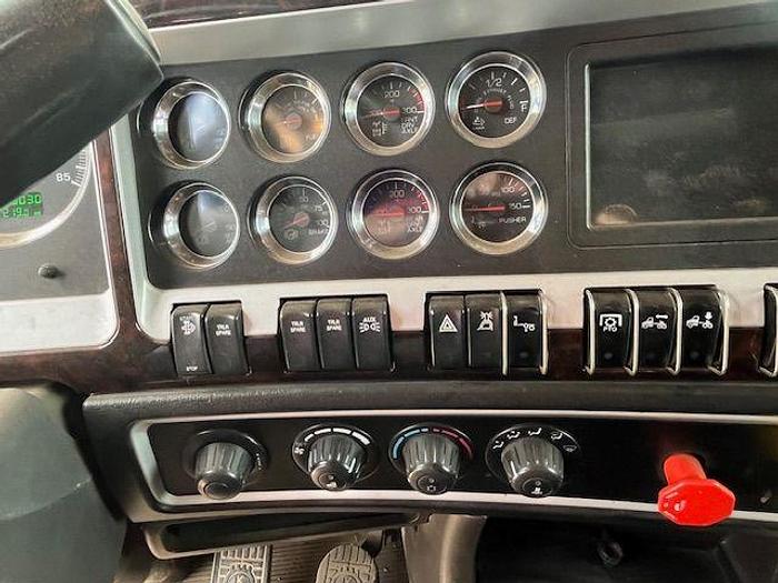Used 2013 KENWORTH T800