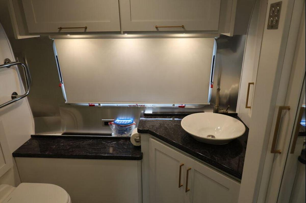 Used 2021 Airstream Classic 33FB Travel Trailer