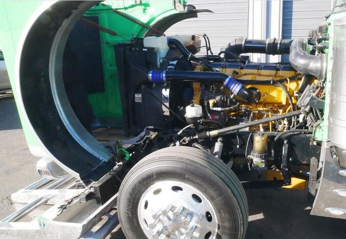 Used 2016 Peterbilt 389 Conventional Sleeper Semi