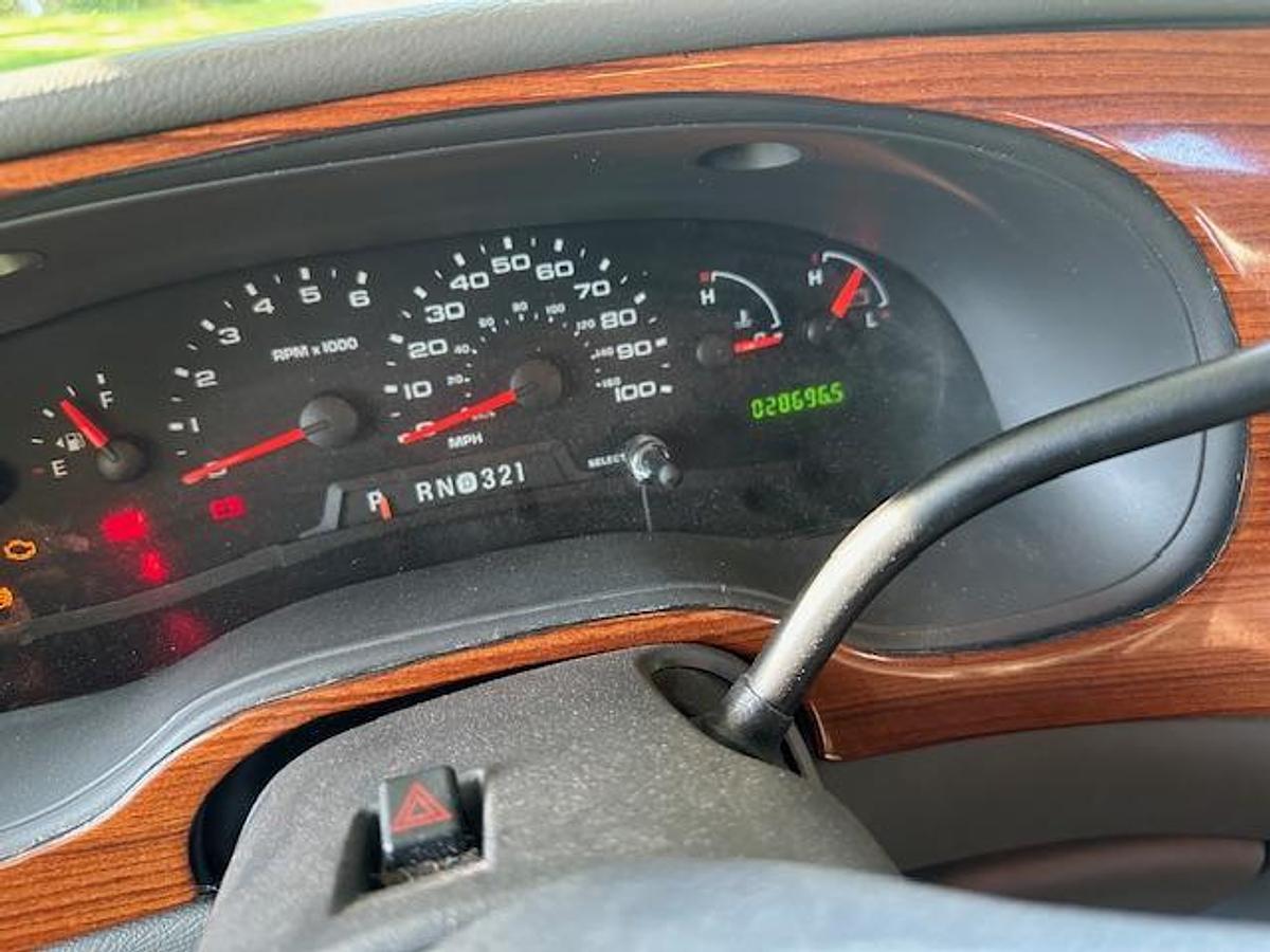 Used 2005 Four Winds Chateau