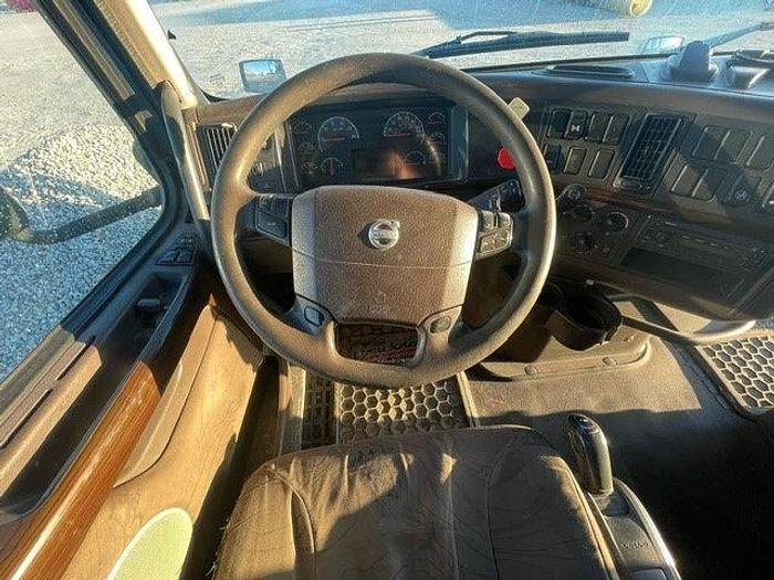 Used 2014 Volvo VNL6400 Sleeper Truck