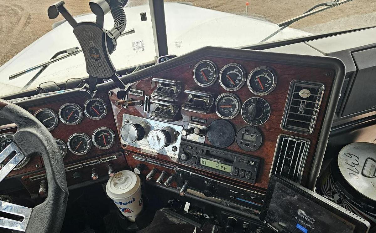 Used 2001 FREIGHTLINER FLD120 CLASSIC Conventional Sleeper Semi