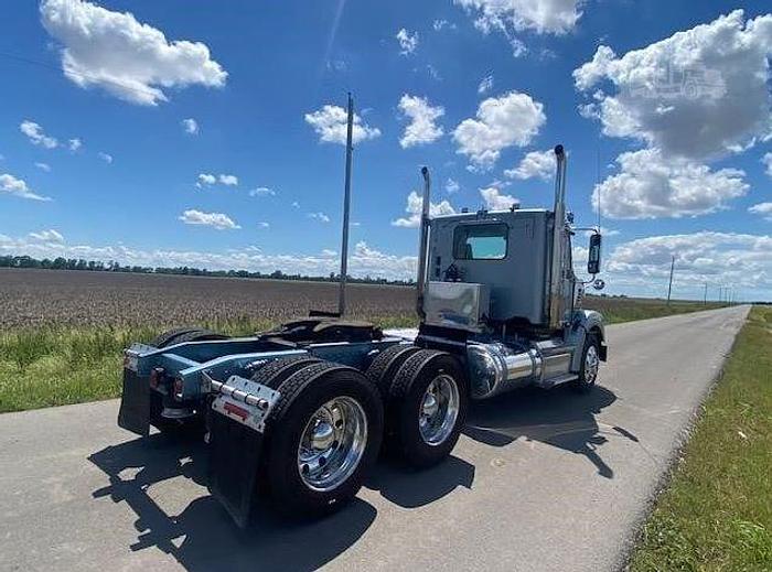 Used 2013 Freightliner Coronado 122 SD