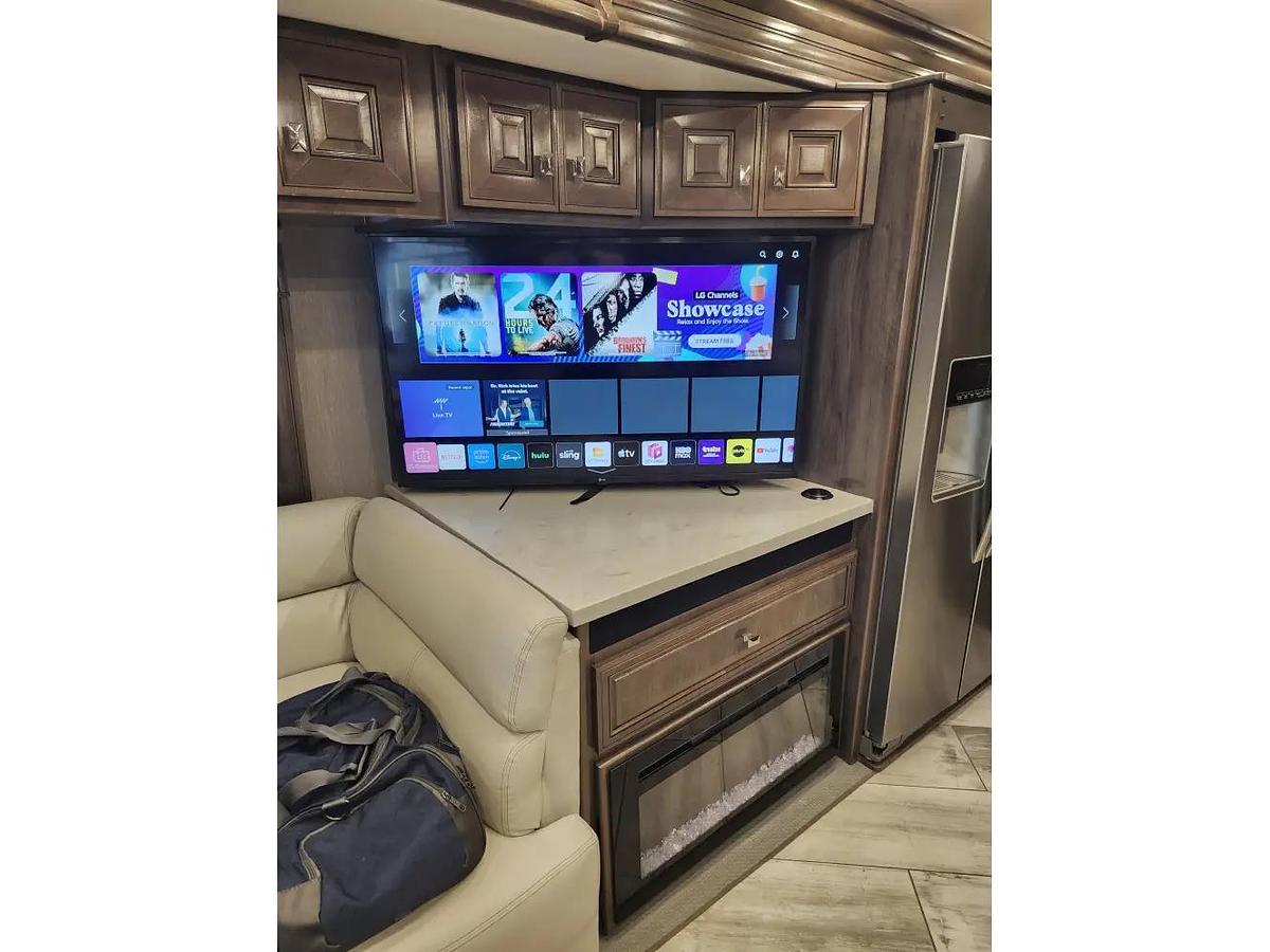 Used 2022 Fleetwood Discovery Lxe 44s