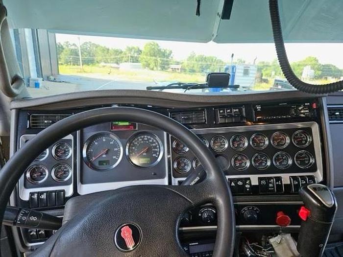 Used 2019 Kenworth W900