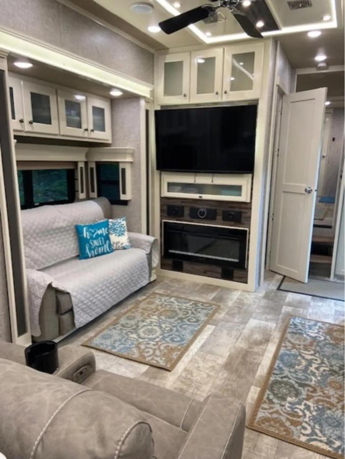 Used 2023 VanLeigh Beacon 41LKD Fifth Wheel