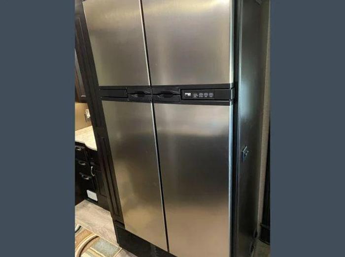 Used 2017 Dynamax DX3 37TS