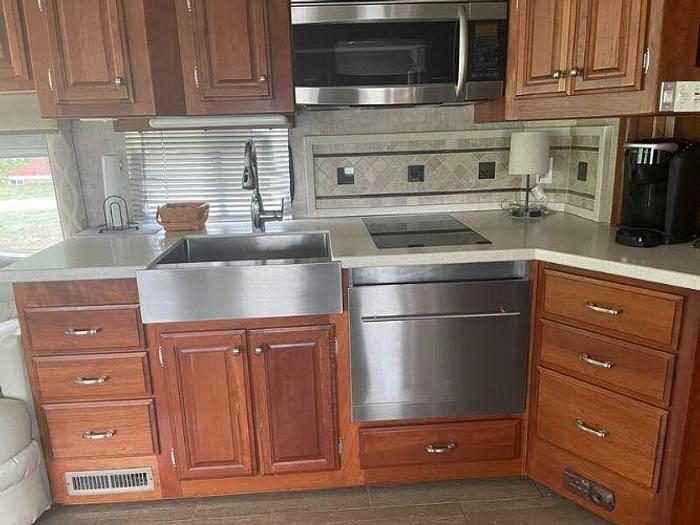 Used 2007 Fleetwood Revolution LE 40E