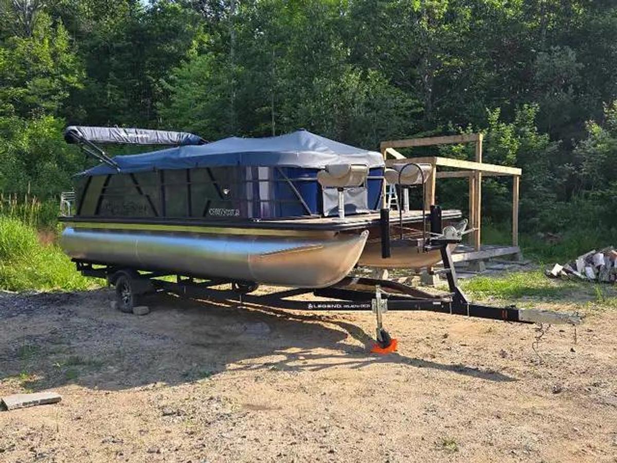 Used 2023 Legend 23' GT Pontoon Boat