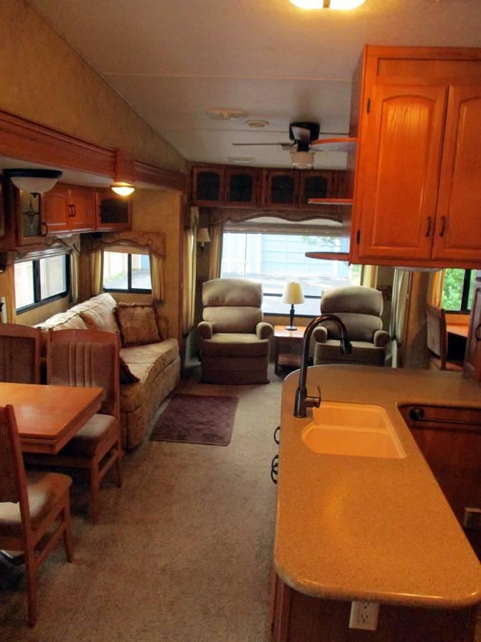 Used 2009 Keystone Montana 3400RL