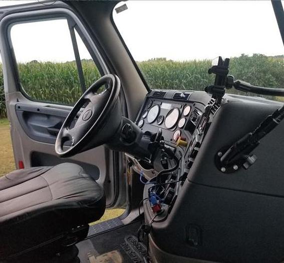 Used 2018 Freightliner Cascadia 113 Sleeper Semi Tractor