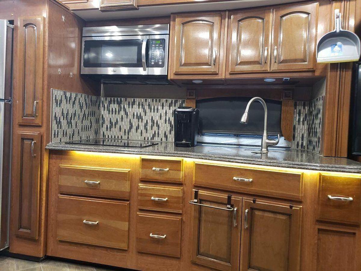 Used 2018 Holiday Rambler Endeavor XL 38N  360 XCM Diesel Pusher Motorhome