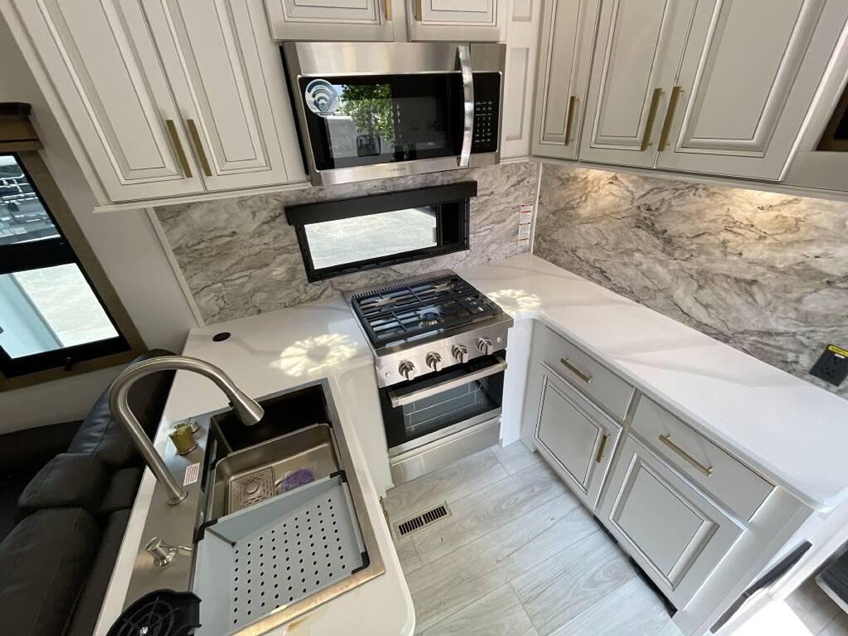 Used 2025 Keystone Montana 3915TB