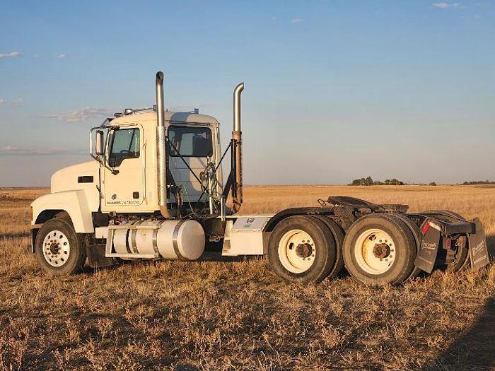 Used 2015 Mack PINNACLE CHU613