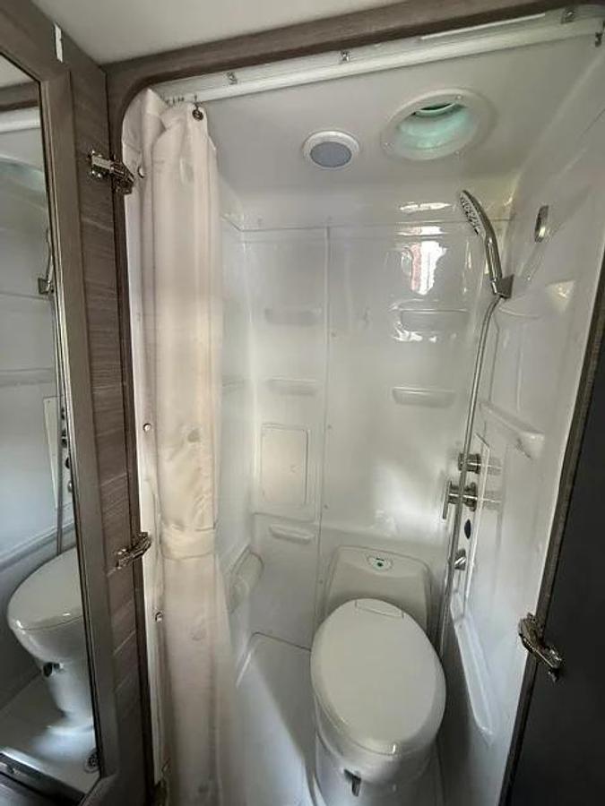 Used 2022 Entegra Launch 19y
