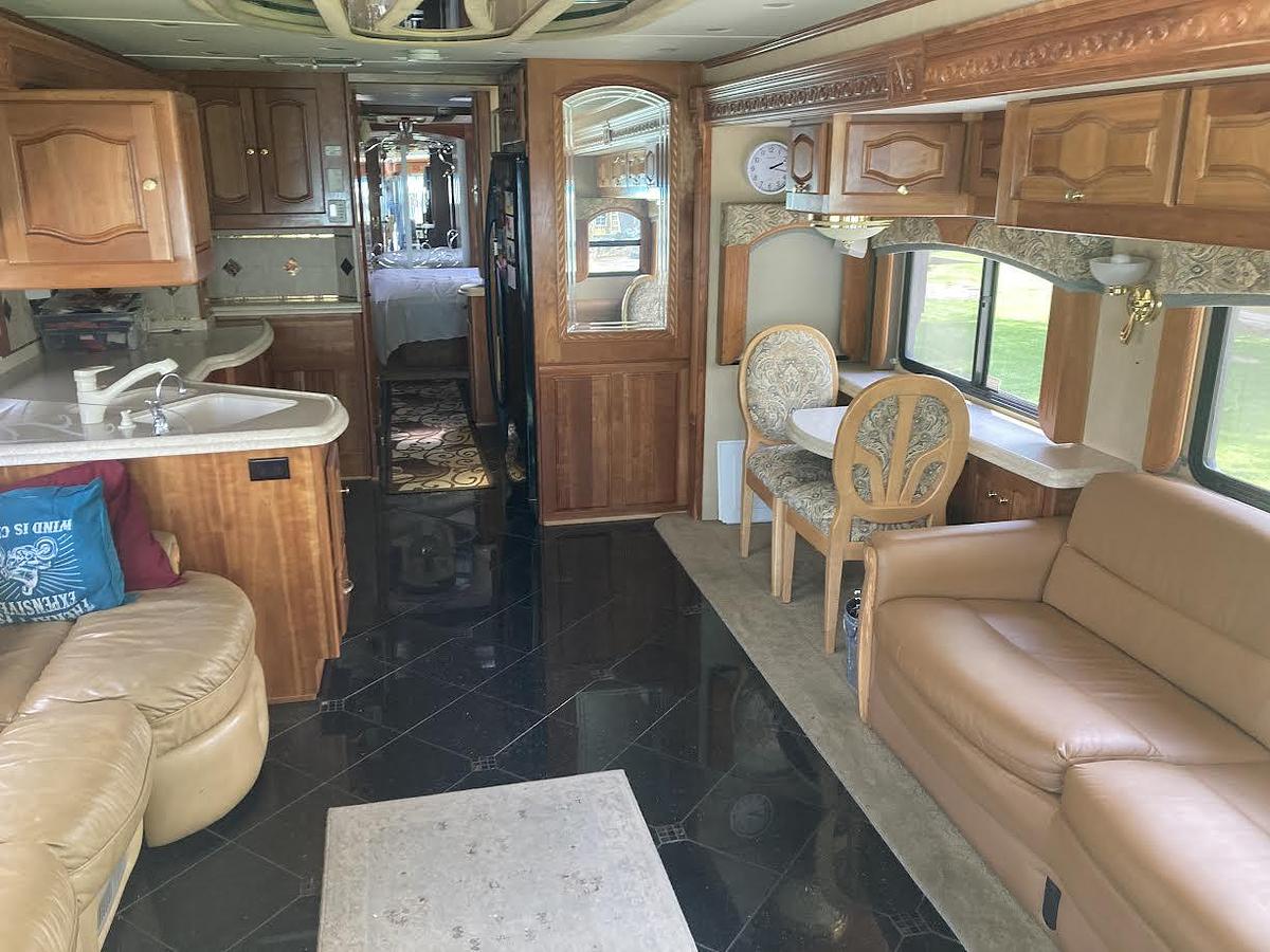 Used 2005 Monaco Signature Castle IV Class A Motorhome