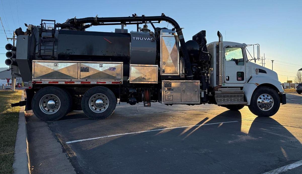 Used 2020 Kenworth T370