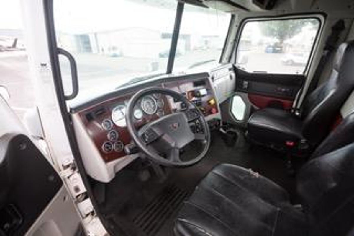 Used 2018 Western Star Sleeper Semi Truck